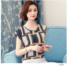 Load image into Gallery viewer, Basic Pleated Chiffon Floral Printed Blouse Tshirt
